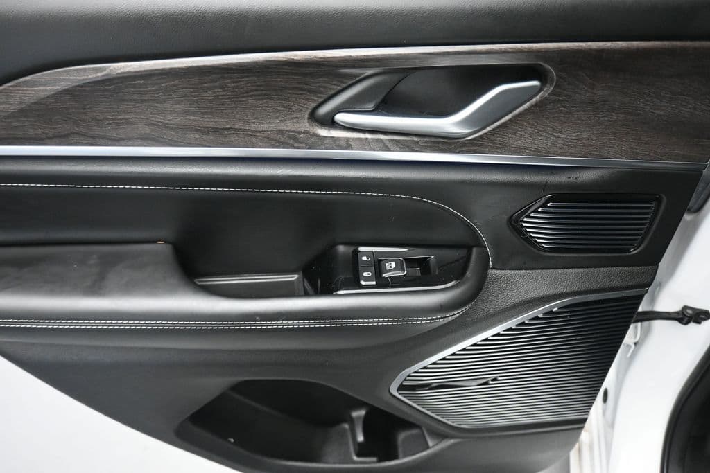 2023 Jeep Grand Cherokee Overland 4xe, photo 40 of 71