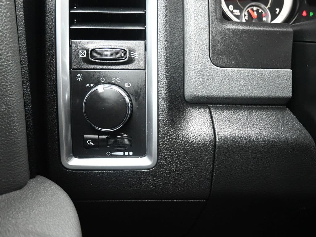 2018 RAM 1500 SLT, photo 24 of 57