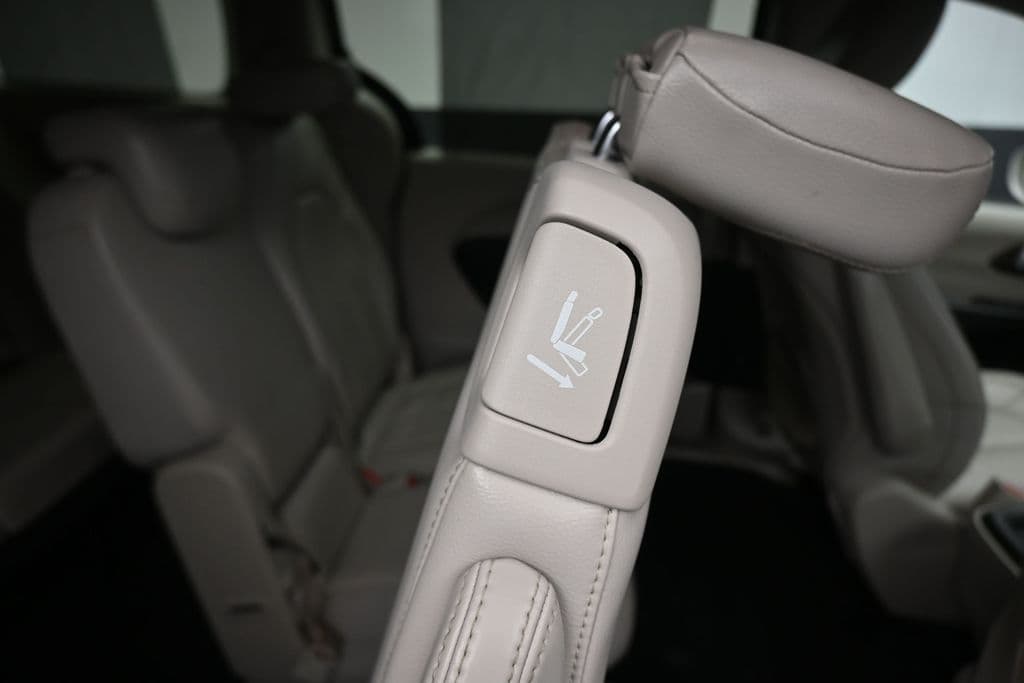 2016 RAM 1500 Sport, photo 12 of 74
