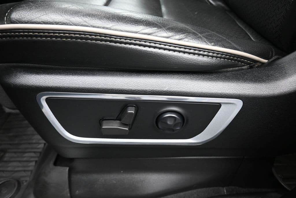 2021 RAM 1500 Laramie, photo 12 of 70