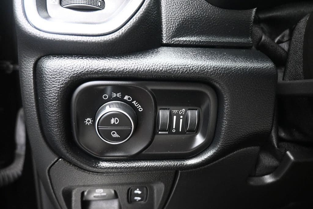 2021 RAM 1500 Laramie, photo 28 of 70