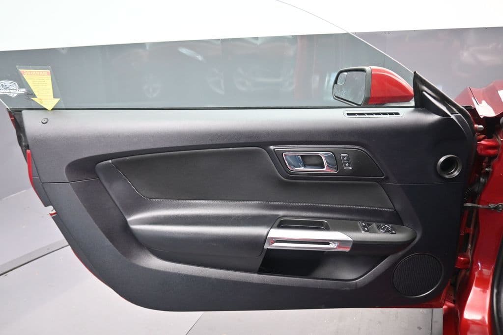 2016 Ford Mustang V6, photo 9 of 52