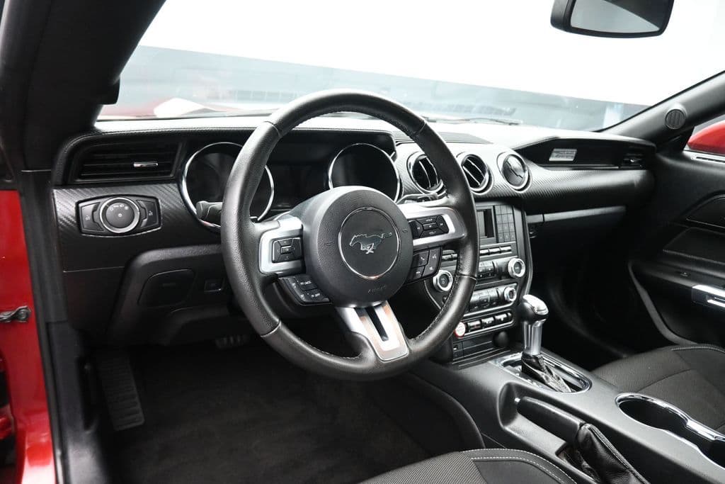 2016 Ford Mustang V6, photo 13 of 52