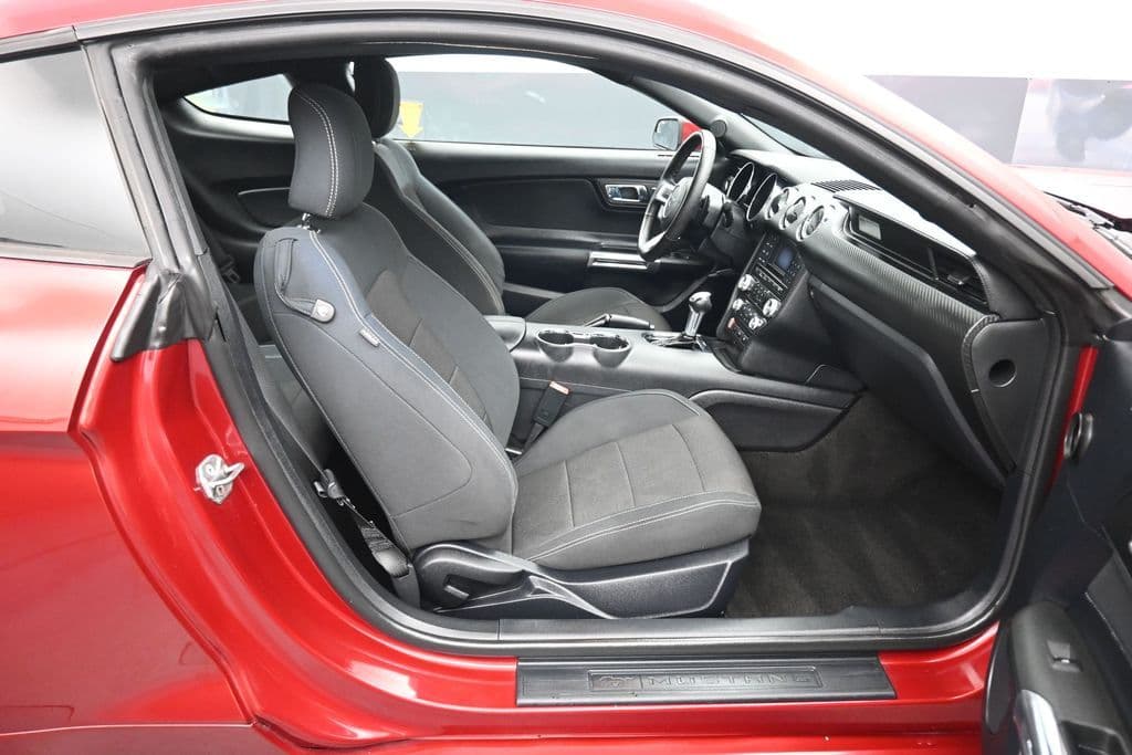 2016 Ford Mustang V6, photo 33 of 52