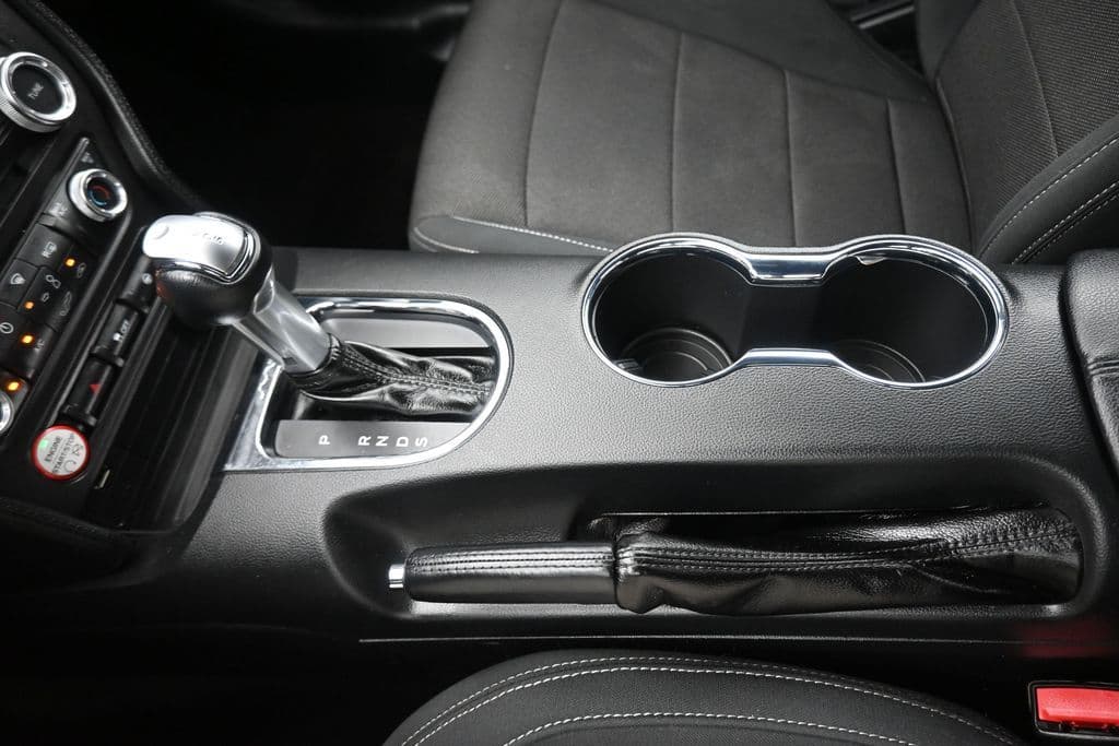 2016 Ford Mustang V6, photo 21 of 52