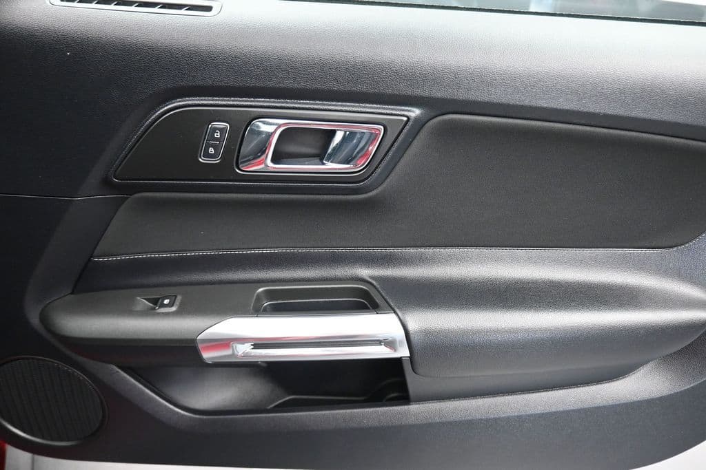 2016 Ford Mustang V6, photo 32 of 52
