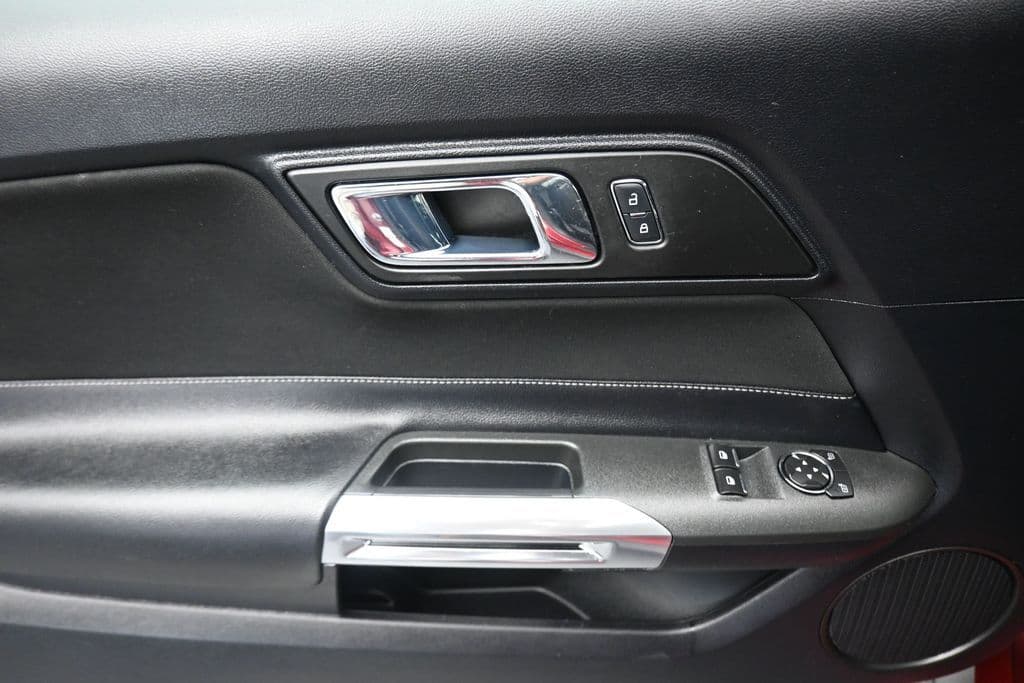 2016 Ford Mustang V6, photo 10 of 52