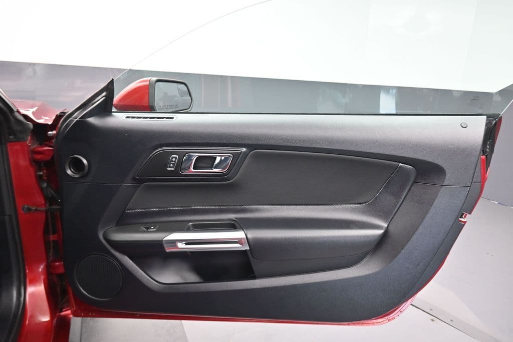 2016 Ford Mustang V6, photo 31 of 52