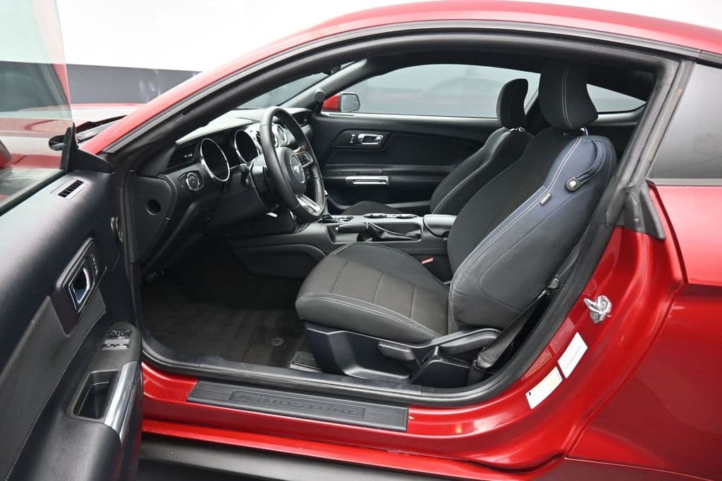 2016 Ford Mustang V6, photo 11 of 52
