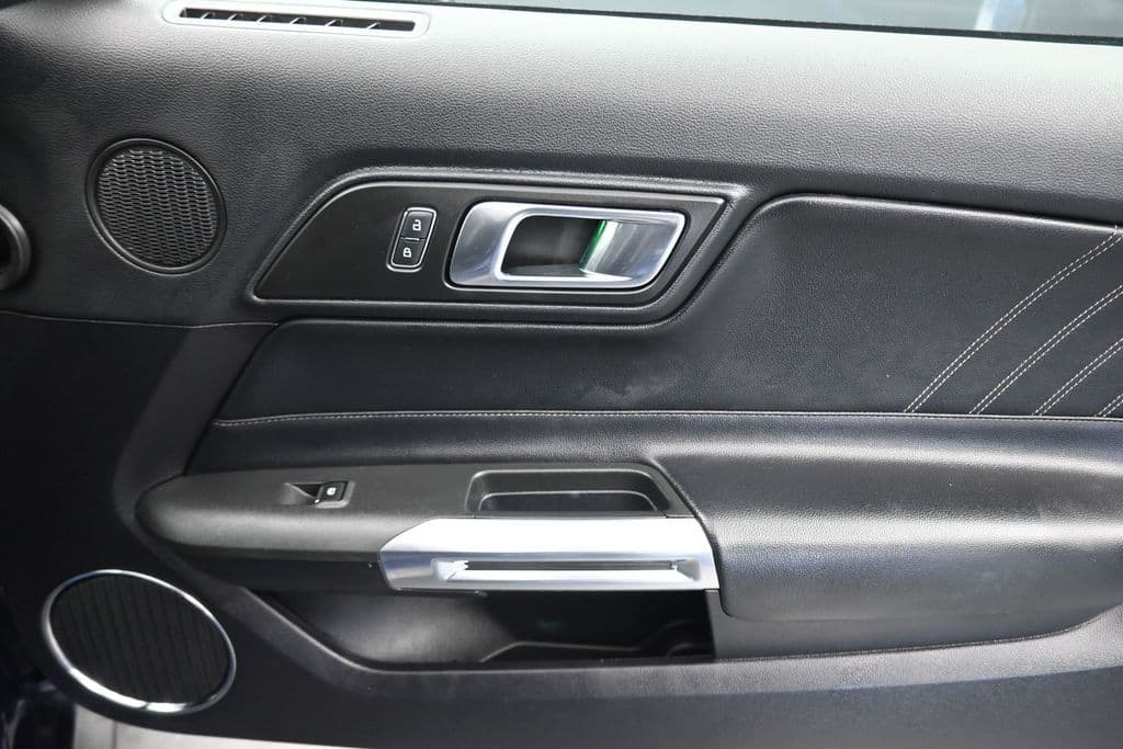 2019 Ford Mustang EcoBoost Premium, photo 32 of 47