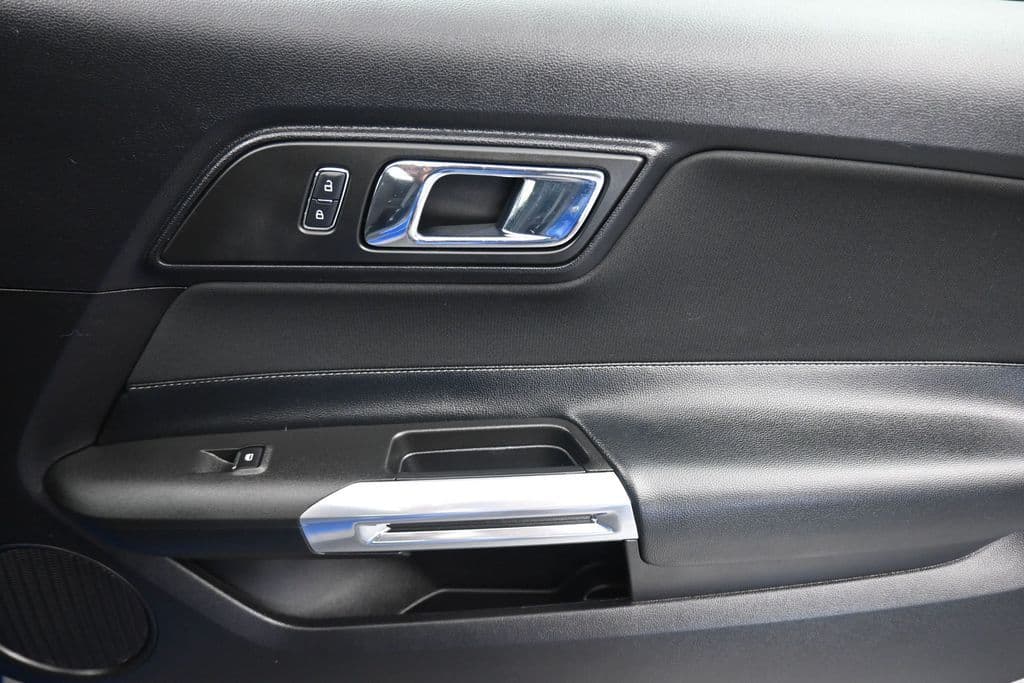 2017 Ford Mustang EcoBoost, photo 31 of 47