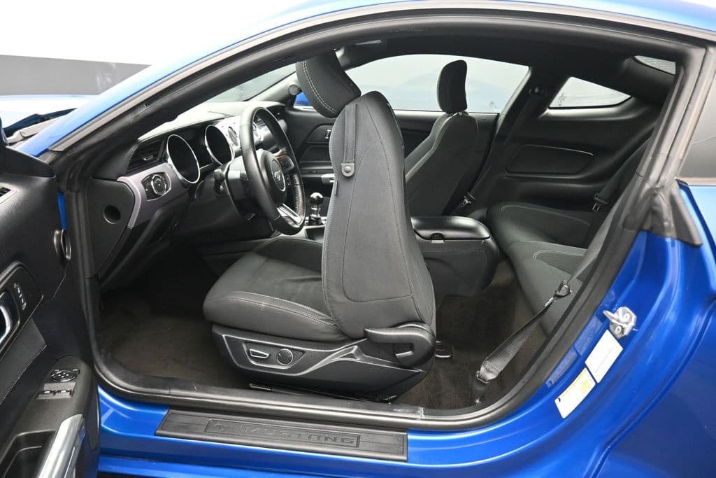 2017 Ford Mustang EcoBoost, photo 27 of 47