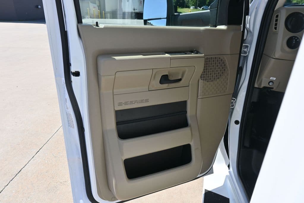 2017 Ford E-450SD Base Jayco RV, photo 2 of 79