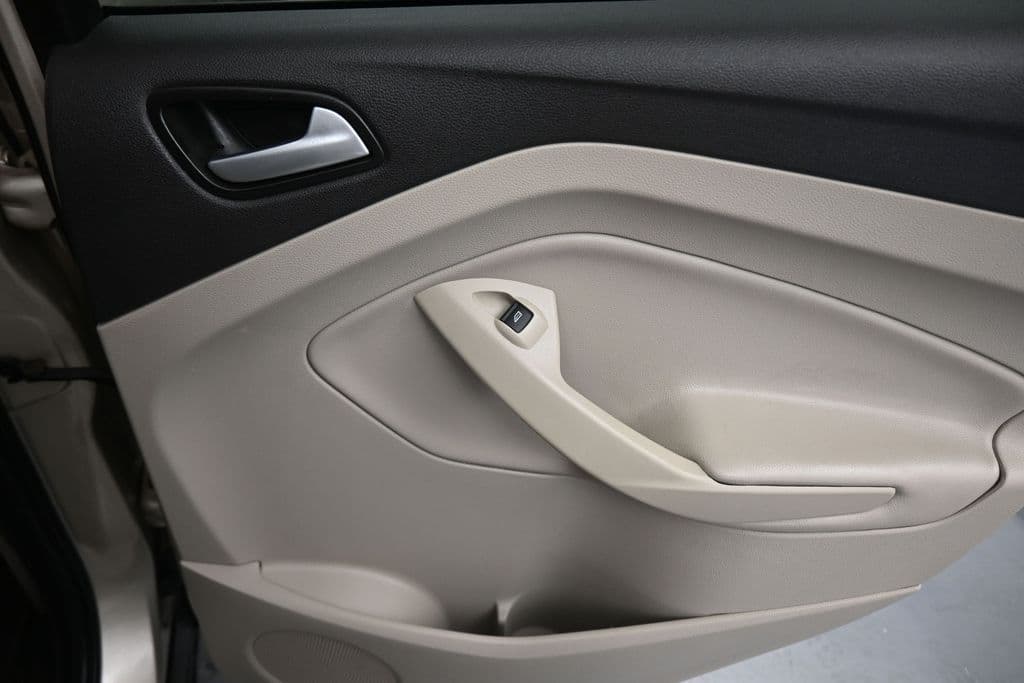 2017 Ford Escape SE, photo 36 of 59