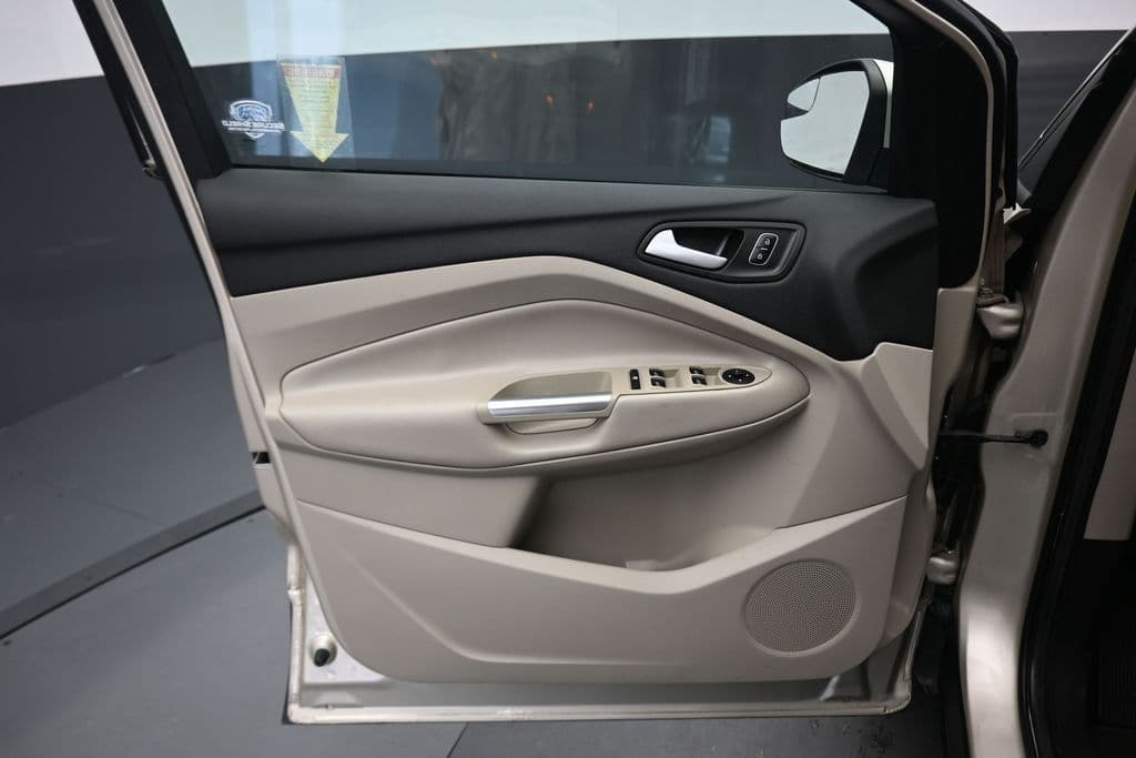 2017 Ford Escape SE, photo 9 of 59