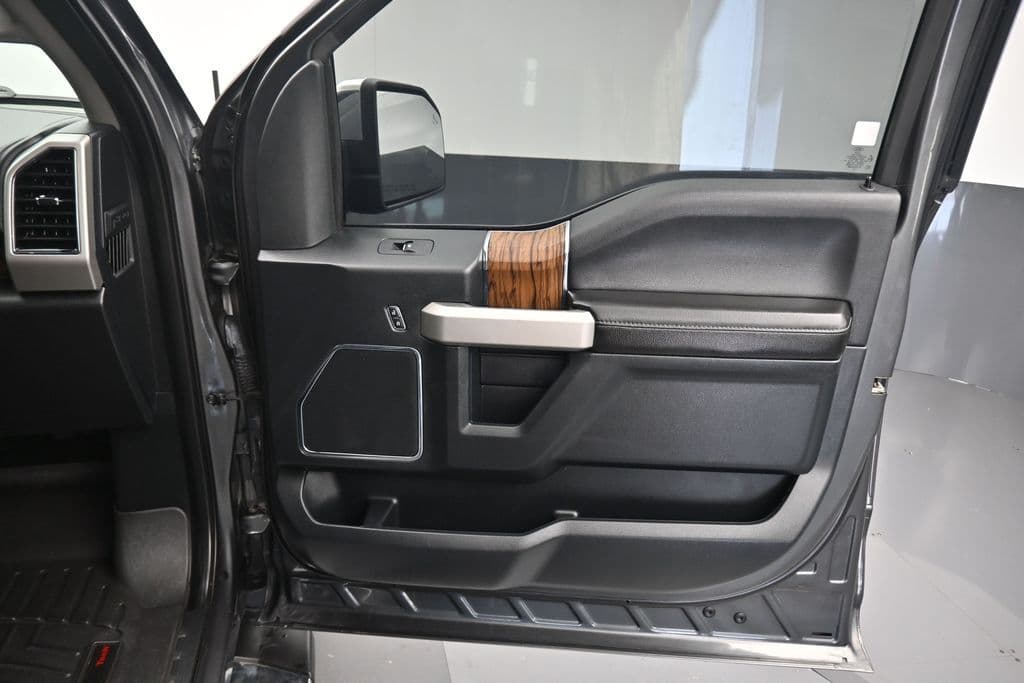 2019 Ford F-150 Lariat, photo 40 of 60