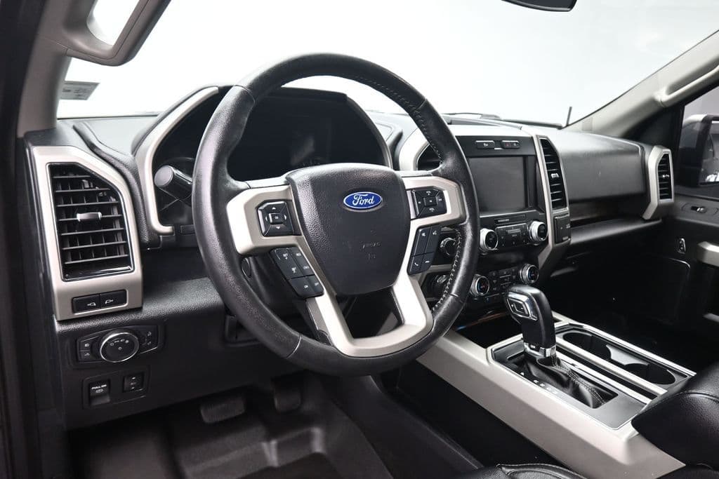 2019 Ford F-150 Lariat, photo 13 of 60