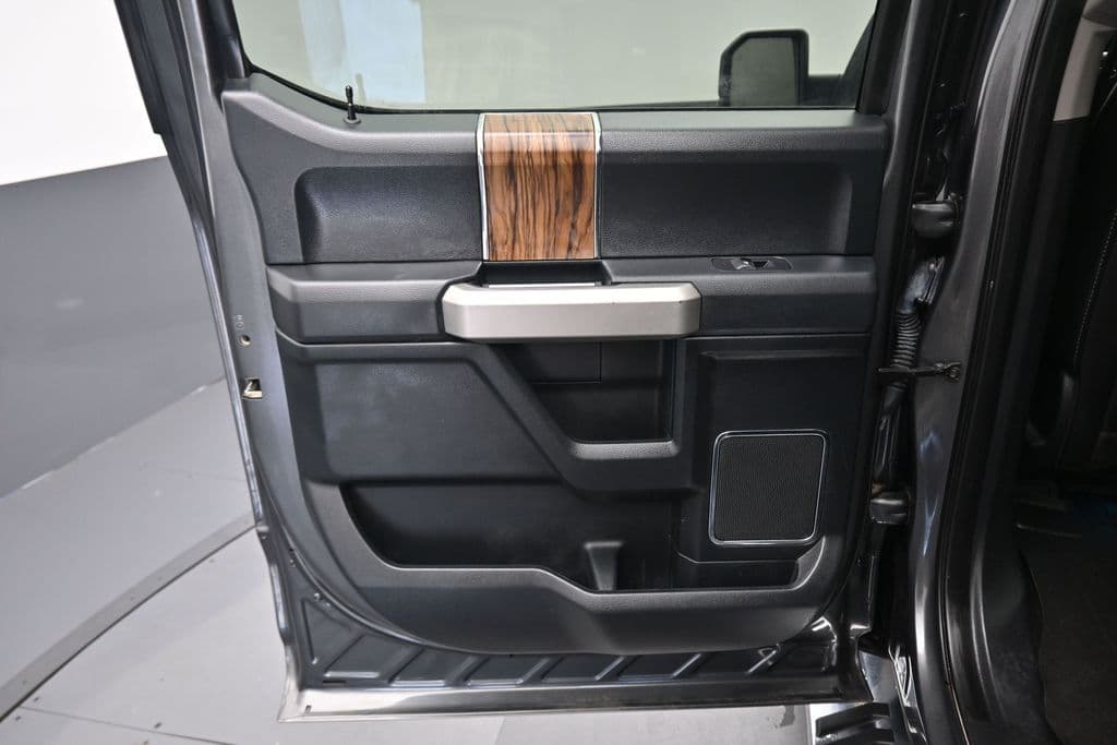 2019 Ford F-150 Lariat, photo 28 of 60