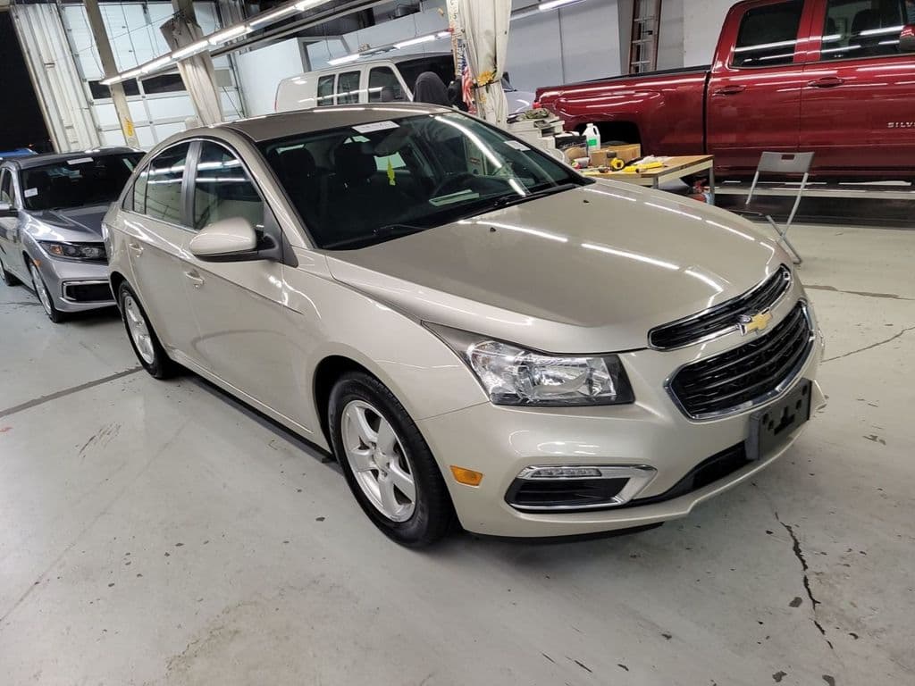 2016 Chevrolet Cruze Limited 1LT, photo 2 of 8