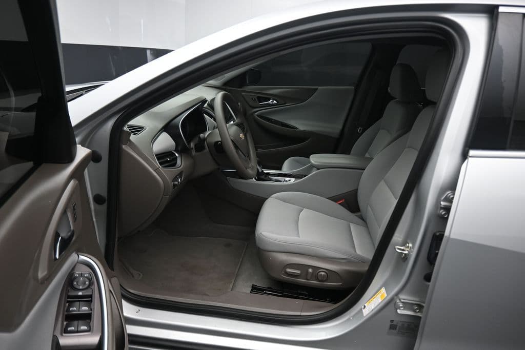 2022 Chevrolet Malibu LT, photo 11 of 57