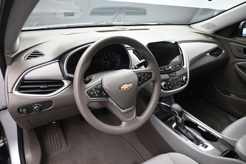 2022 Chevrolet Malibu LT, photo 13 of 57