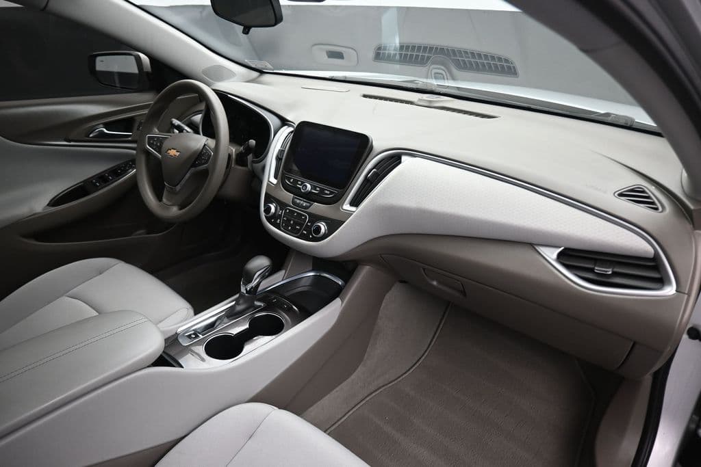 2022 Chevrolet Malibu LT, photo 40 of 57