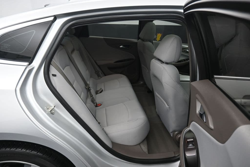 2022 Chevrolet Malibu LT, photo 34 of 57