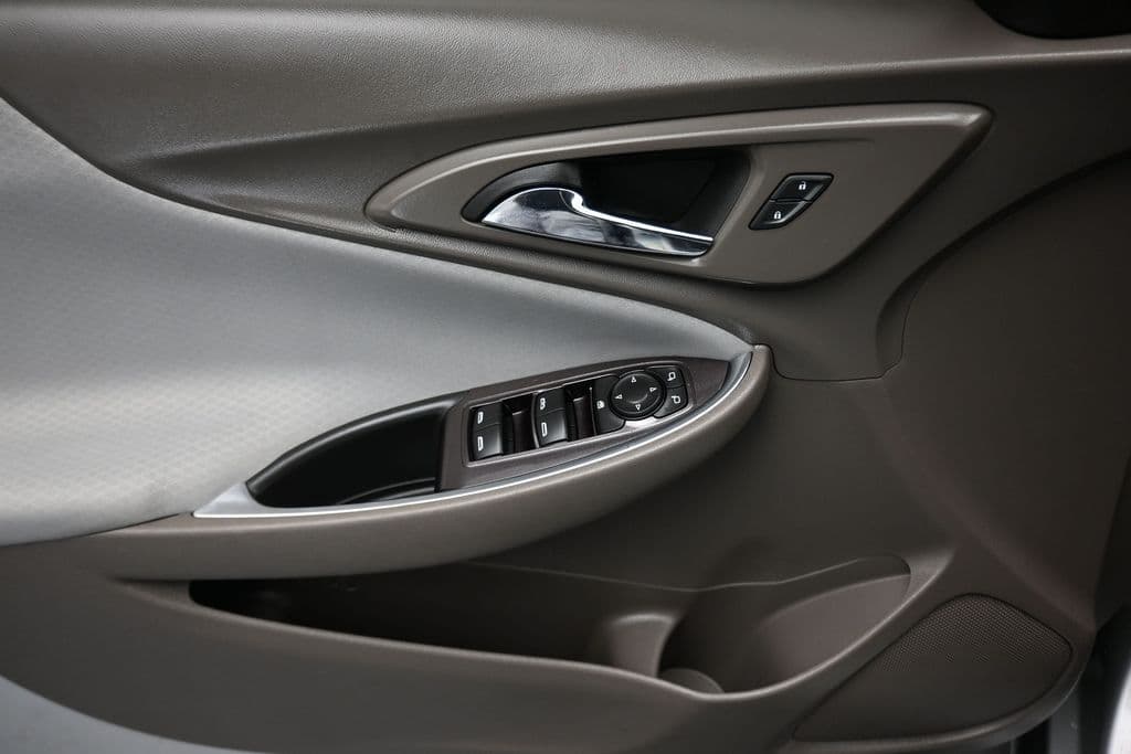 2022 Chevrolet Malibu LT, photo 10 of 57