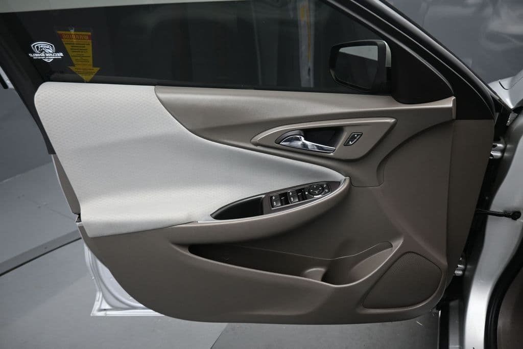 2022 Chevrolet Malibu LT, photo 9 of 57