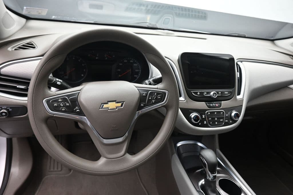 2022 Chevrolet Malibu LT, photo 14 of 57