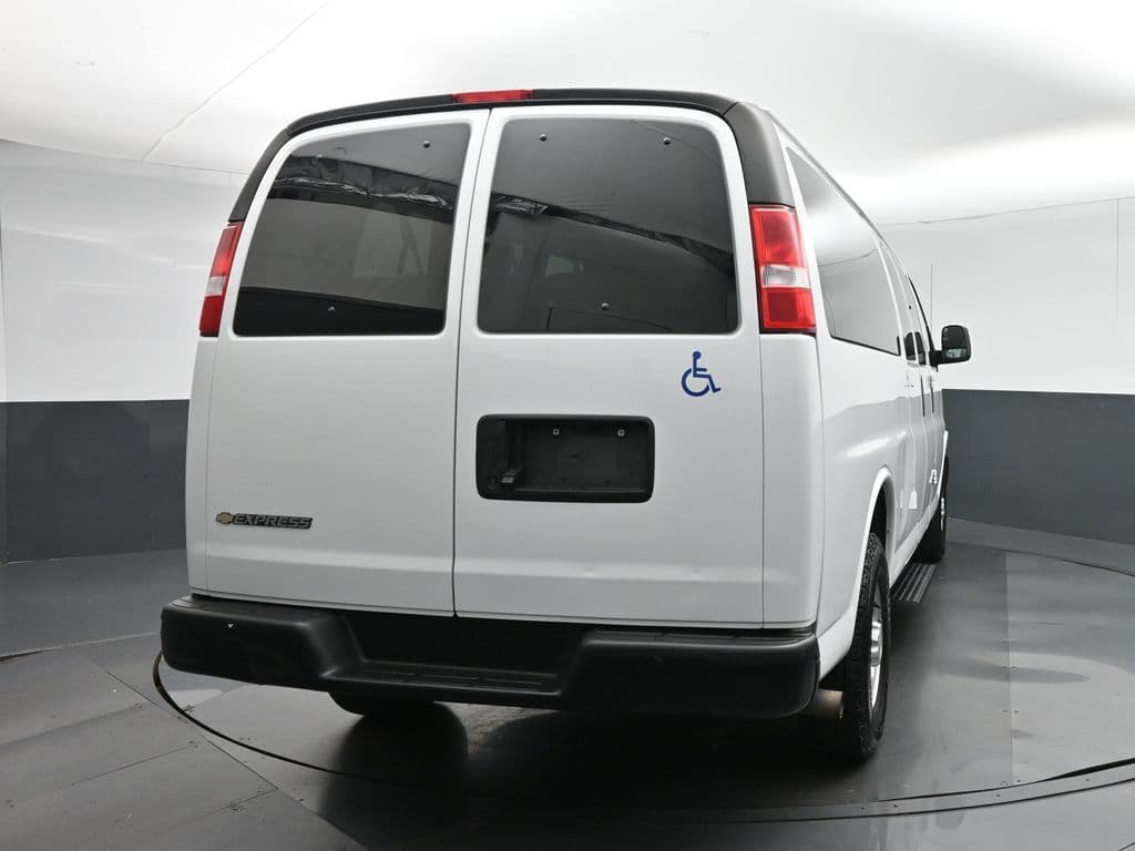 2023 Chevrolet Express 3500 LS Passenger, photo 6 of 56