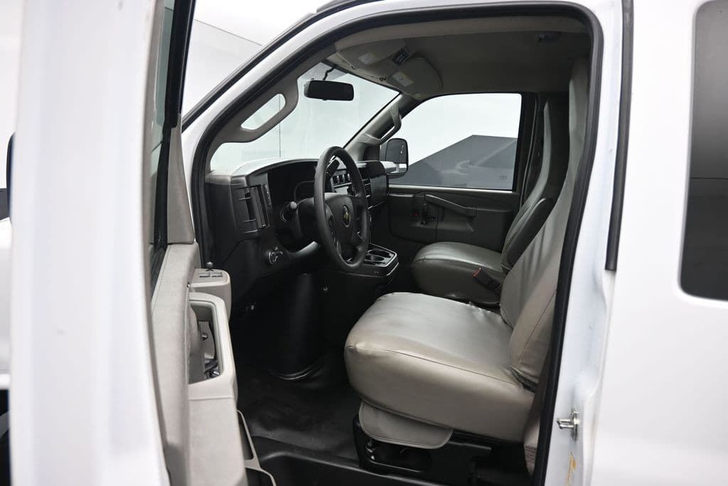 2023 Chevrolet Express 3500 LS Passenger, photo 11 of 56