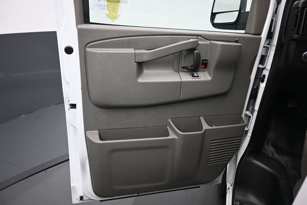 2023 Chevrolet Express 3500 LS Passenger, photo 9 of 56