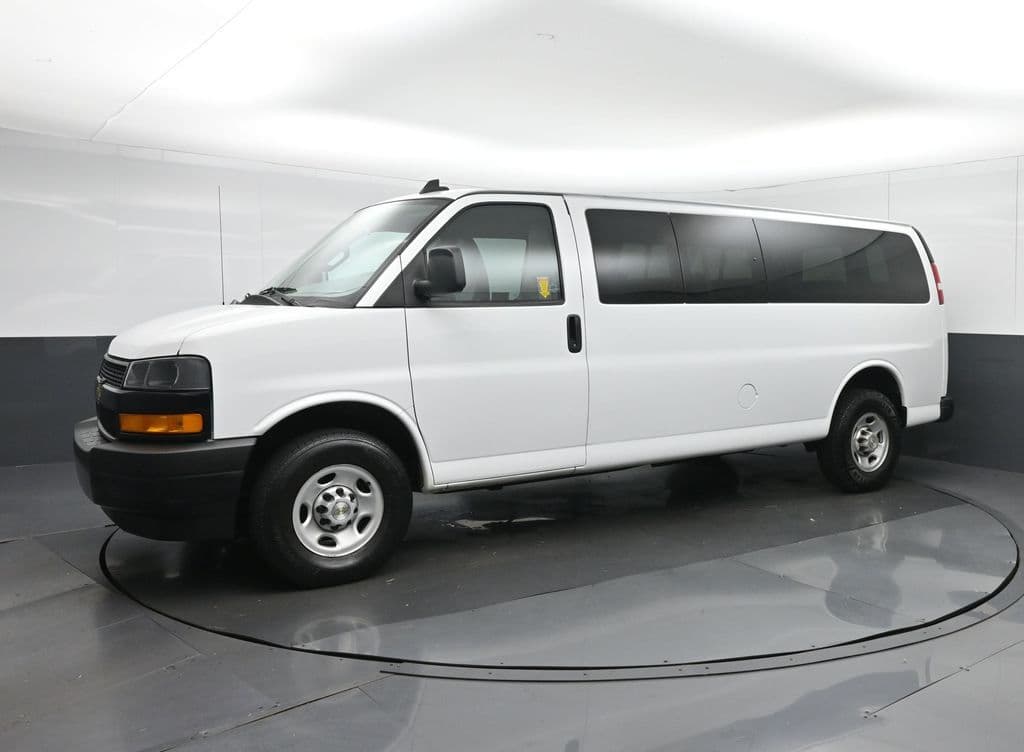 2023 Chevrolet Express 3500 LS Passenger, photo 3 of 56