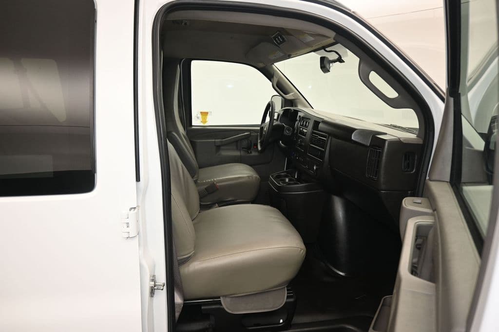 2023 Chevrolet Express 3500 LS Passenger, photo 39 of 56