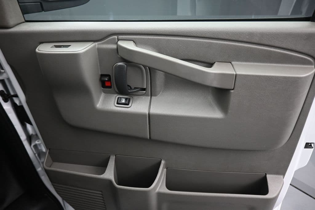 2023 Chevrolet Express 3500 LS Passenger, photo 38 of 56