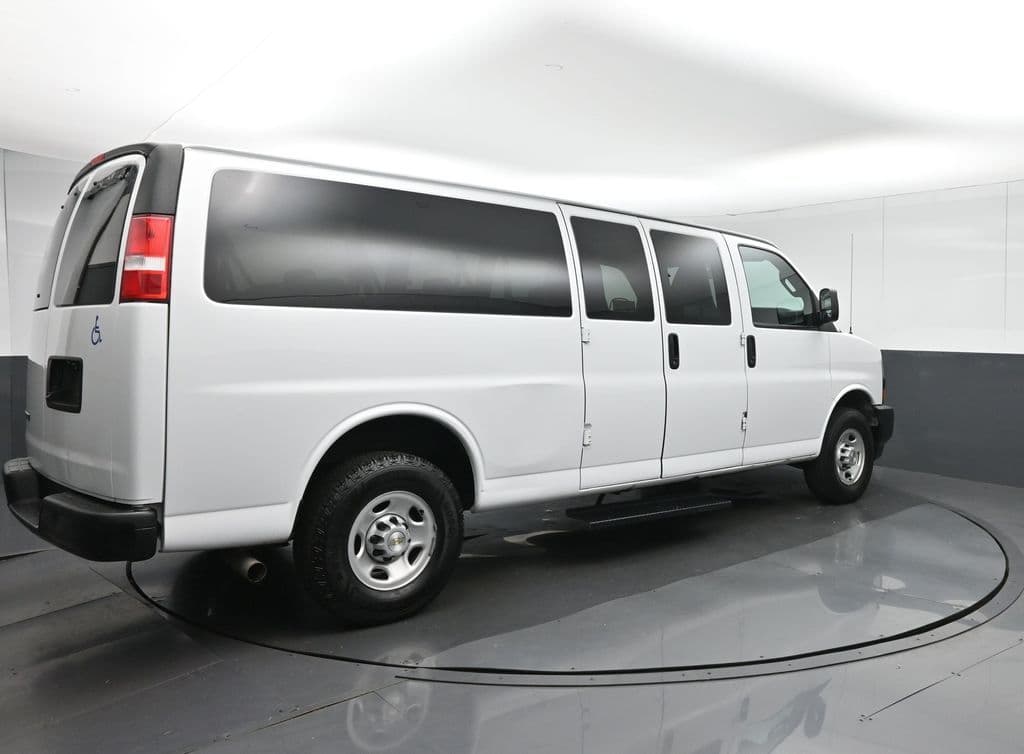 2023 Chevrolet Express 3500 LS Passenger, photo 7 of 56