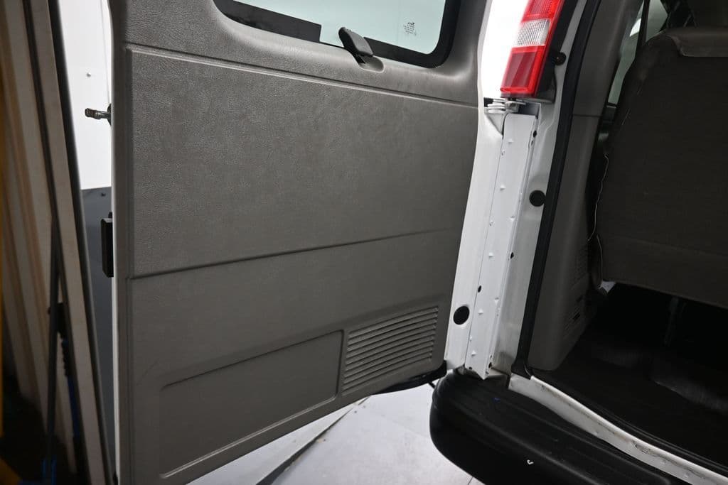 2023 Chevrolet Express 3500 LS Passenger, photo 43 of 56