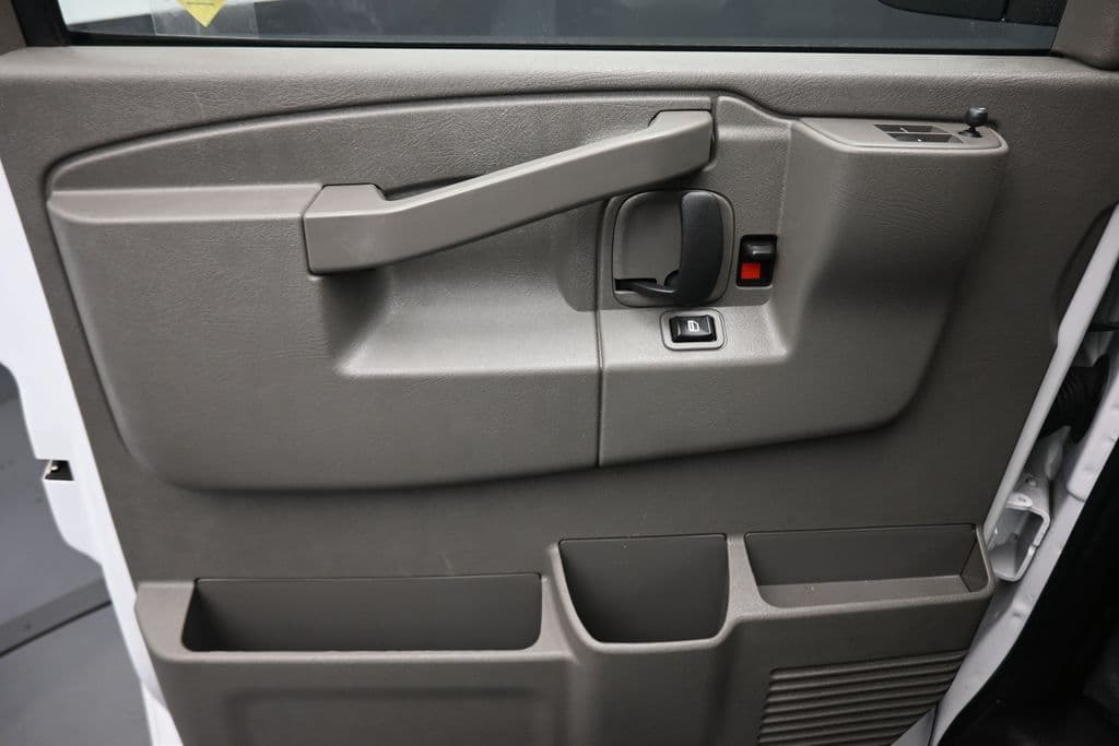 2023 Chevrolet Express 3500 LS Passenger, photo 10 of 56