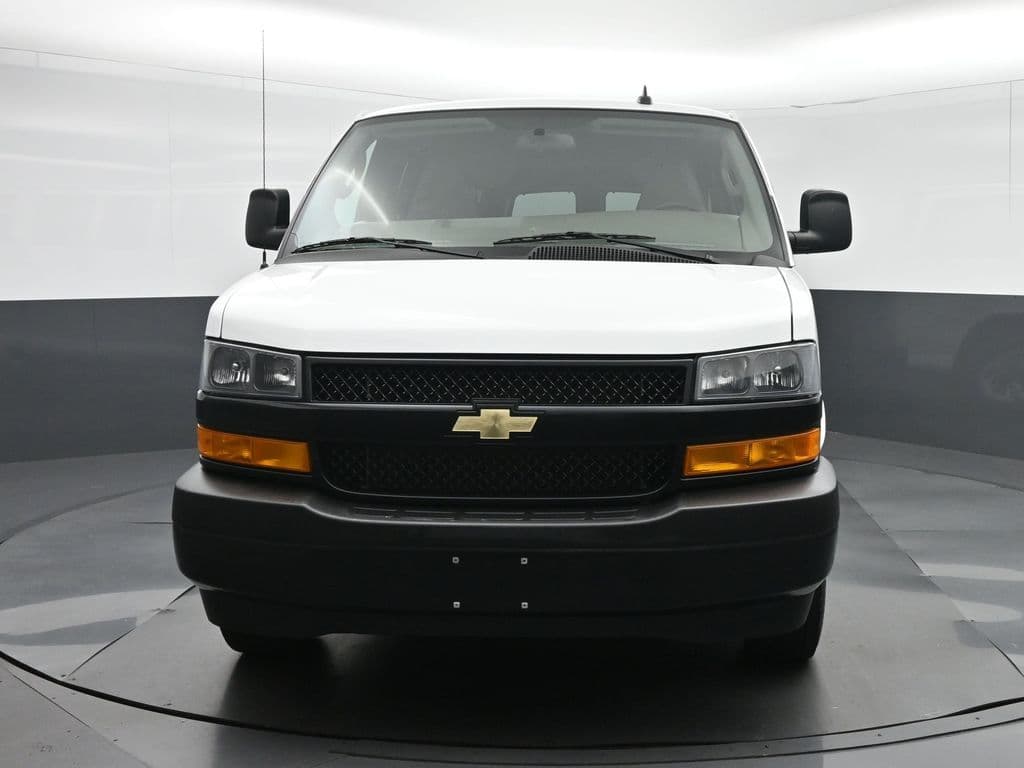 2023 Chevrolet Express 3500 LS Passenger, photo 2 of 56