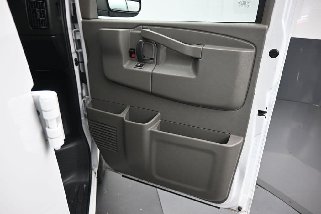 2023 Chevrolet Express 3500 LS Passenger, photo 37 of 56