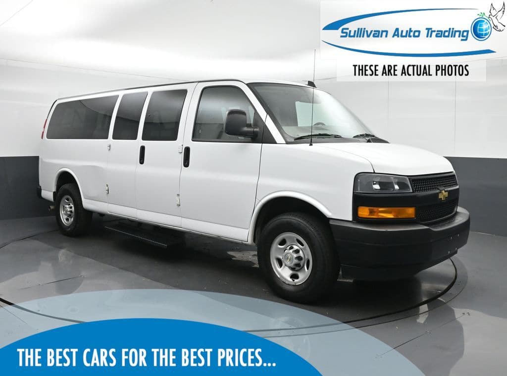 2023 Chevrolet Express 3500 LS Passenger, photo 1 of 56