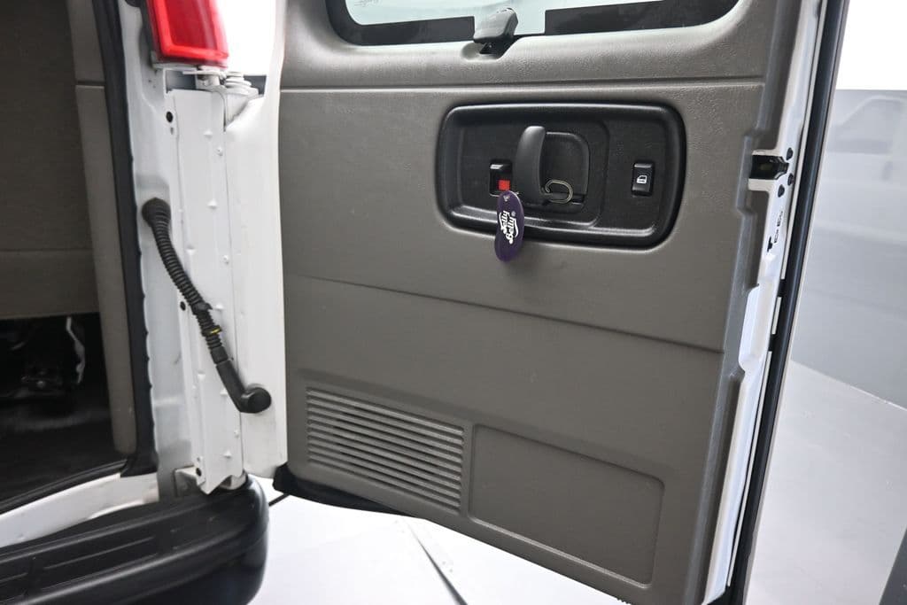 2023 Chevrolet Express 3500 LS Passenger, photo 42 of 56