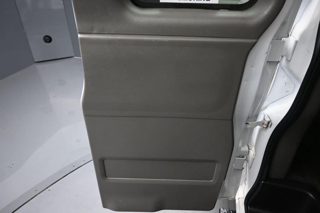 2023 Chevrolet Express 3500 LS Passenger, photo 29 of 56
