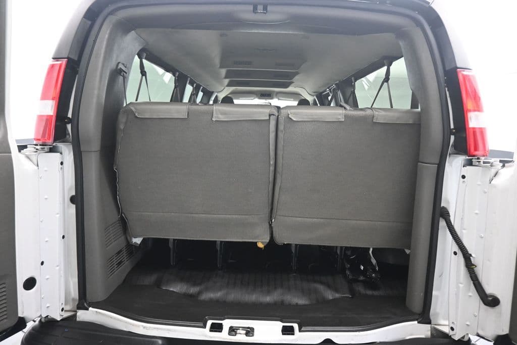 2023 Chevrolet Express 3500 LS Passenger, photo 41 of 56