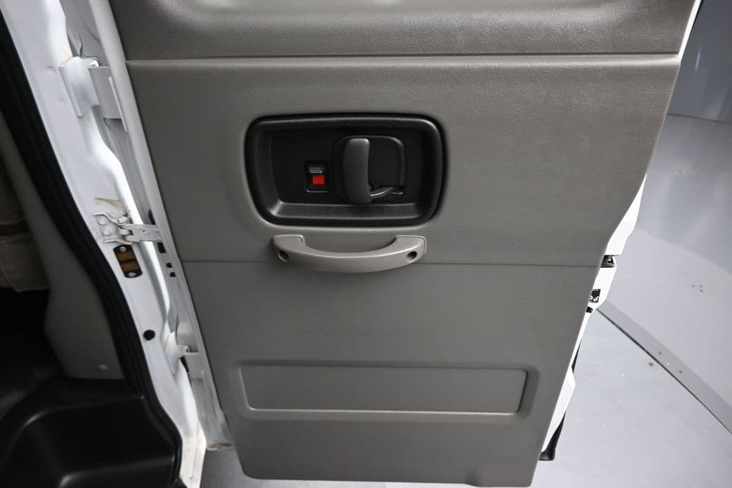 2023 Chevrolet Express 3500 LS Passenger, photo 28 of 56