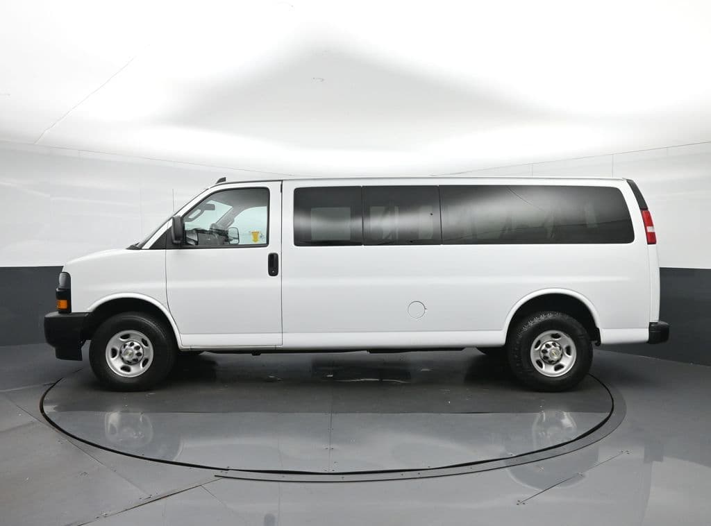 2023 Chevrolet Express 3500 LS Passenger, photo 4 of 56