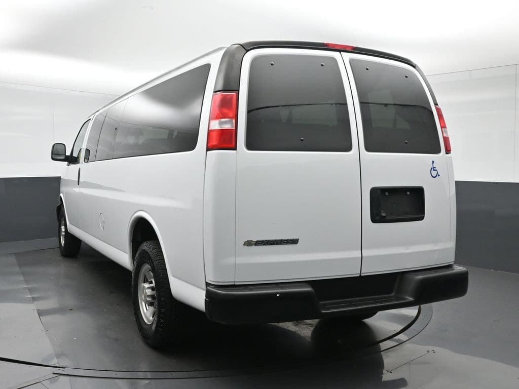 2023 Chevrolet Express 3500 LS Passenger, photo 5 of 56