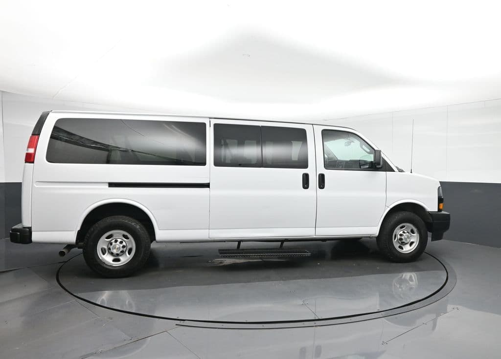 2023 Chevrolet Express 3500 LS Passenger, photo 8 of 53