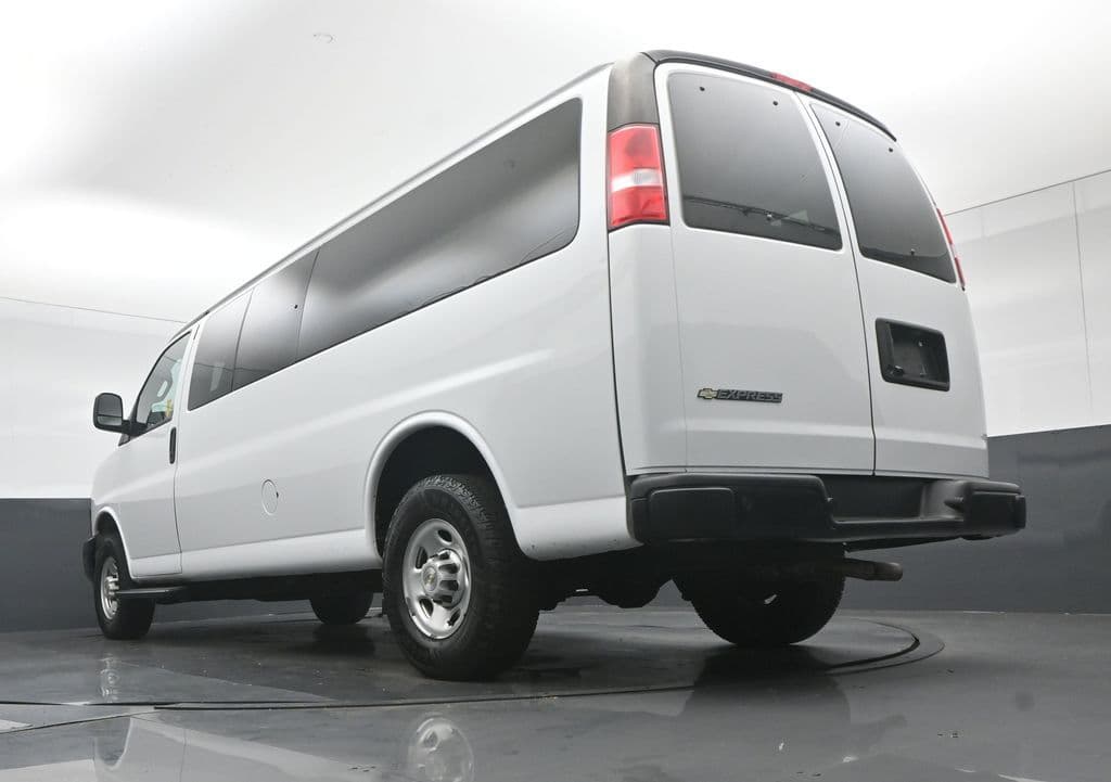 2023 Chevrolet Express 3500 LS Passenger, photo 48 of 53